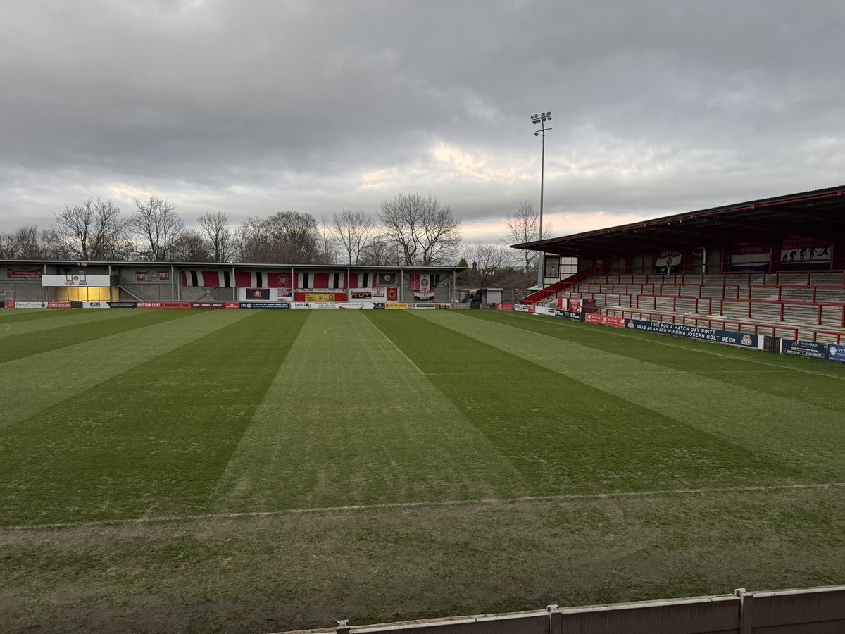 NwPitch's tweet image. Another cold dull &amp;amp; now dark @FCUnitedMcr pitch has been Verti cut, brushed &amp;amp; cut today across by the lads @LiamSully16 @Harleysully @osul54676 not to shabby for December in the @NorthernPremLge
