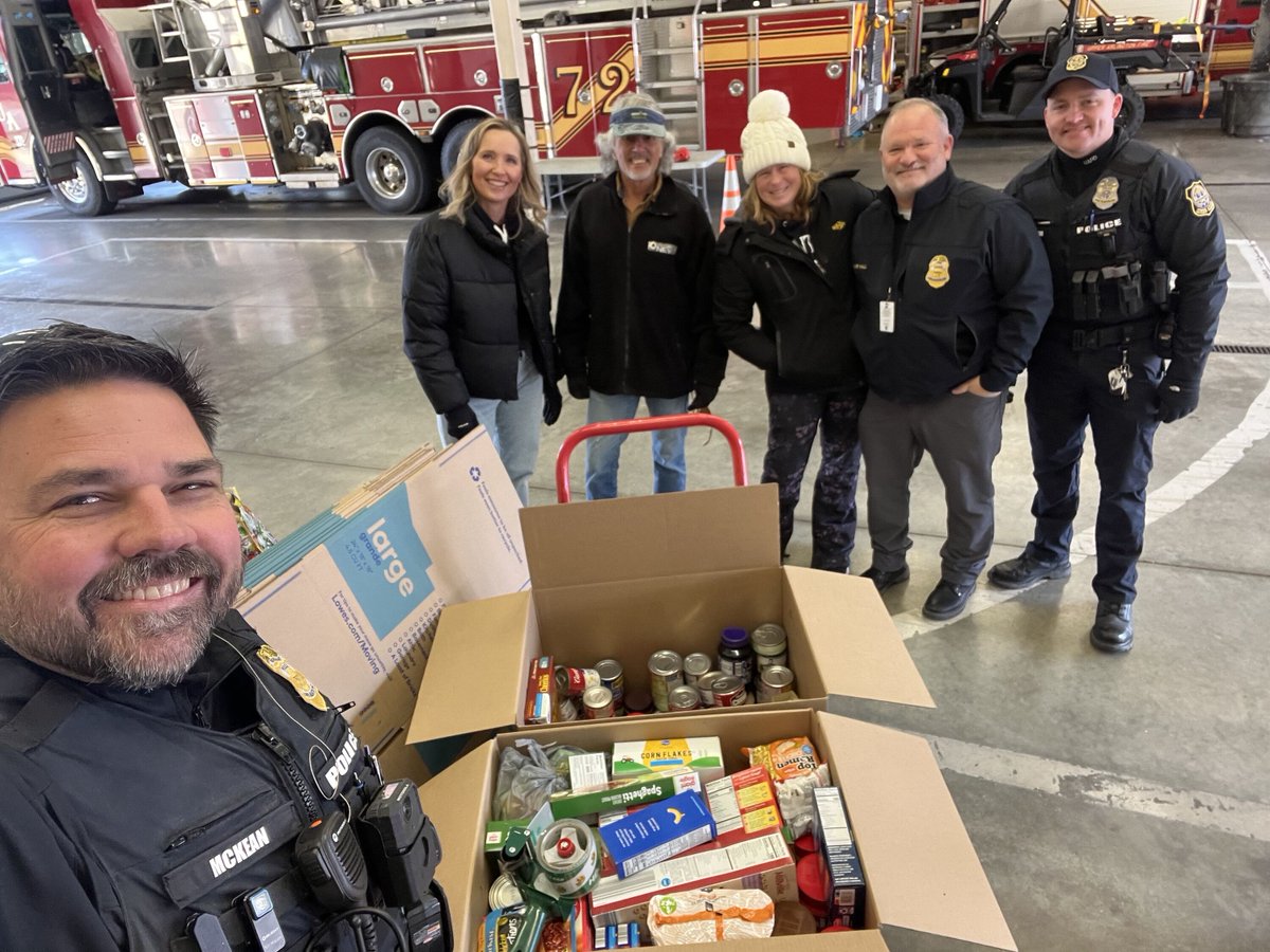 CityofUAPolice's tweet photo. Thank you, #UpperArlington! ๐๐ Your generosity helped us collect 1,500 pounds of food during the Cram A Cruiser Food Drive. Donations were delivered to Heart to Heart on Monday to support local families this holiday season. ๐๐ #UAPD https://t.co/2VwrKG7Ge7