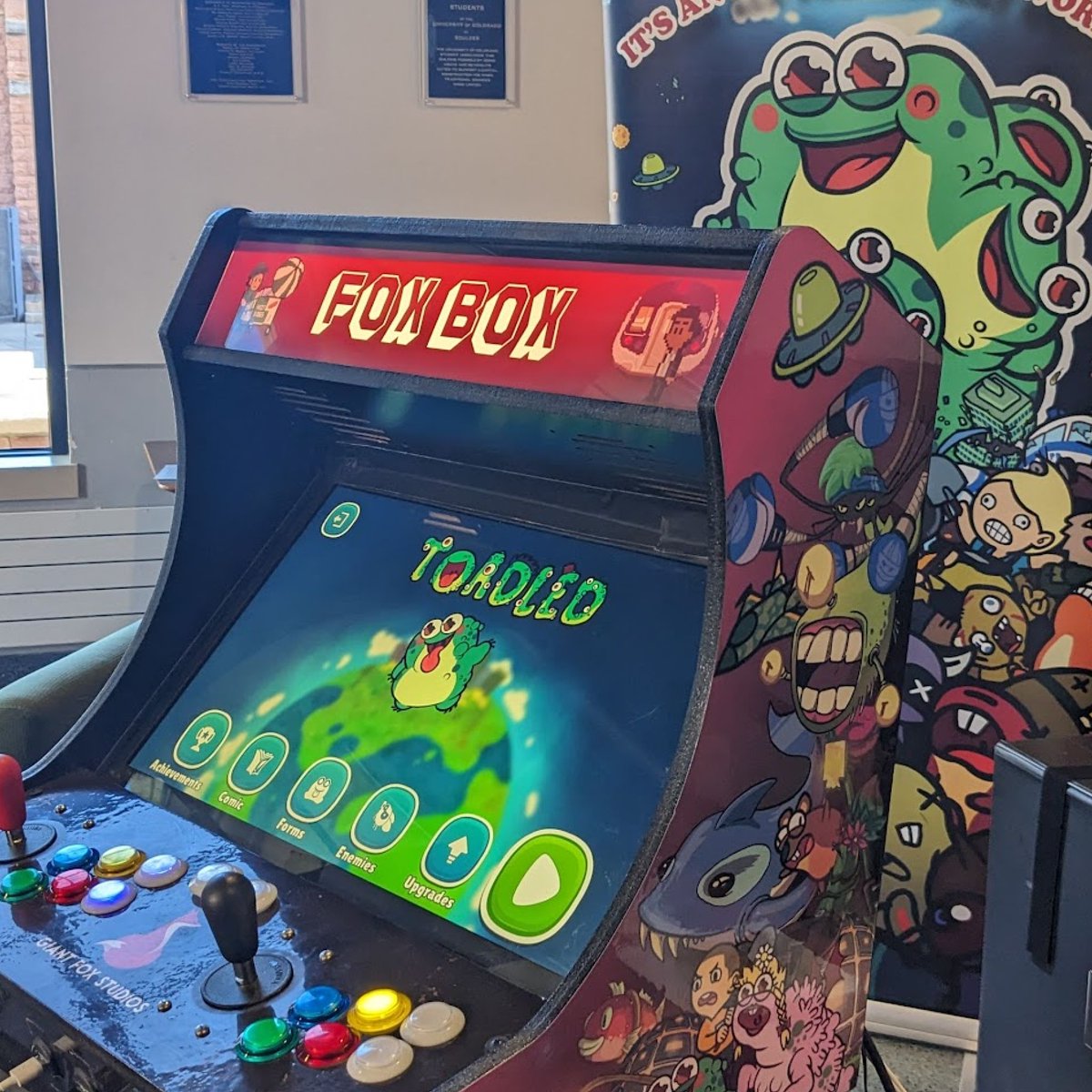A few weeks ago we had an awesome time at the Whaaat?! Festival in Boulder, CO! It's a festival for weird indie games and trust, there were some weird ones! Some of our favorites included adjusting TV antennas real puppets as controllers, and of course, Toadled! 😜 #IndieGames