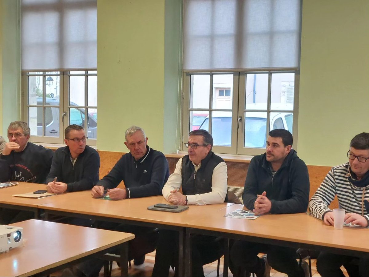 fdsea72's tweet photo. [Vie syndicale 🤝🏻]

Top départ pour une nouvelle semaine de réunions cantonales 🏁

Aujourd'hui direction le canton de Pontvallain 📍 

➡️ On se retrouve demain pour les réunions de Sillé-le-Guillaume et Marolles-les-Braults! 👋🏻

#agriculture #Sarthe #fdsea #FDSEA72 #FNSEA https://t.co/hPjQdrxohY
