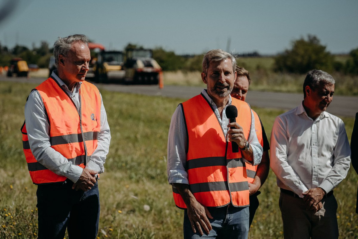 DESPUÉS DE MÁS DE 20 AÑOS, LA PLATA DE LOS ENTRERRIANOS VA A ESTAR EN RUTAS Y CAMINOS, NO EN BOLSOS

La inoperancia, la desidia y la falta de transparencia que tuvo la provincia de Entre Ríos durante las últimas décadas dejó a nuestra infraestructura y, particularmente, a