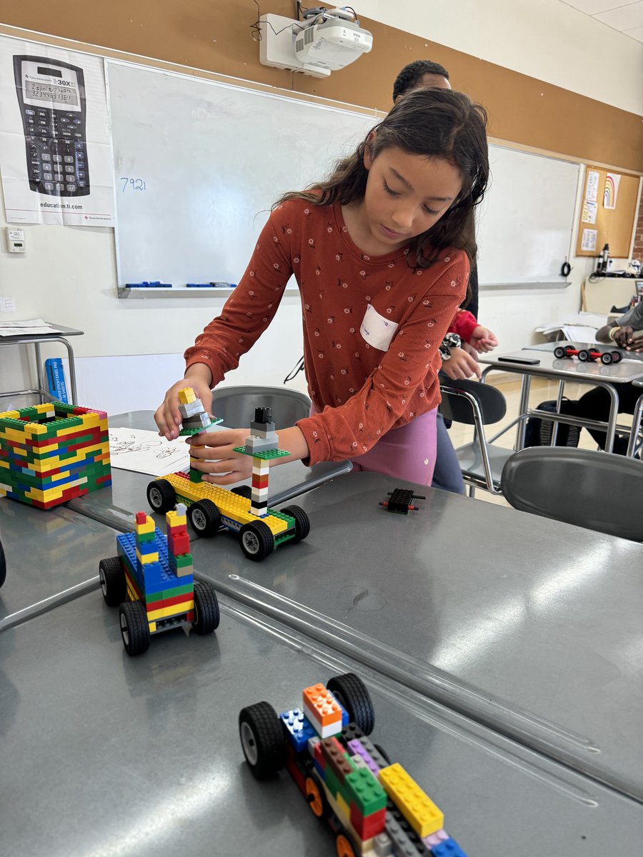 Prospect Hill Academy Charter School destaca la importancia de comenzar la asesoría universitaria desde noveno grado elplaneta.com/2024/12/10/edu…
