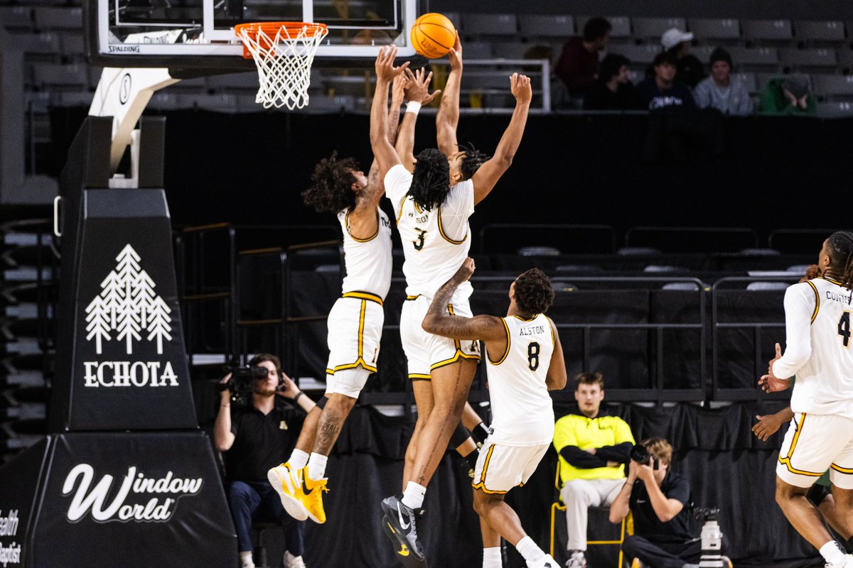 𝗟𝗲𝘁'𝘀 𝗴𝗲𝘁 𝘀𝗼𝗺𝗲 𝘀𝘁𝗼𝗽𝘀

Entering Tuesday, App State sits in the top 25 in the country in blocks (21st), field-goal percentage defense (17th) and 3-point percentage defense (24th). 

#TakeTheStairs