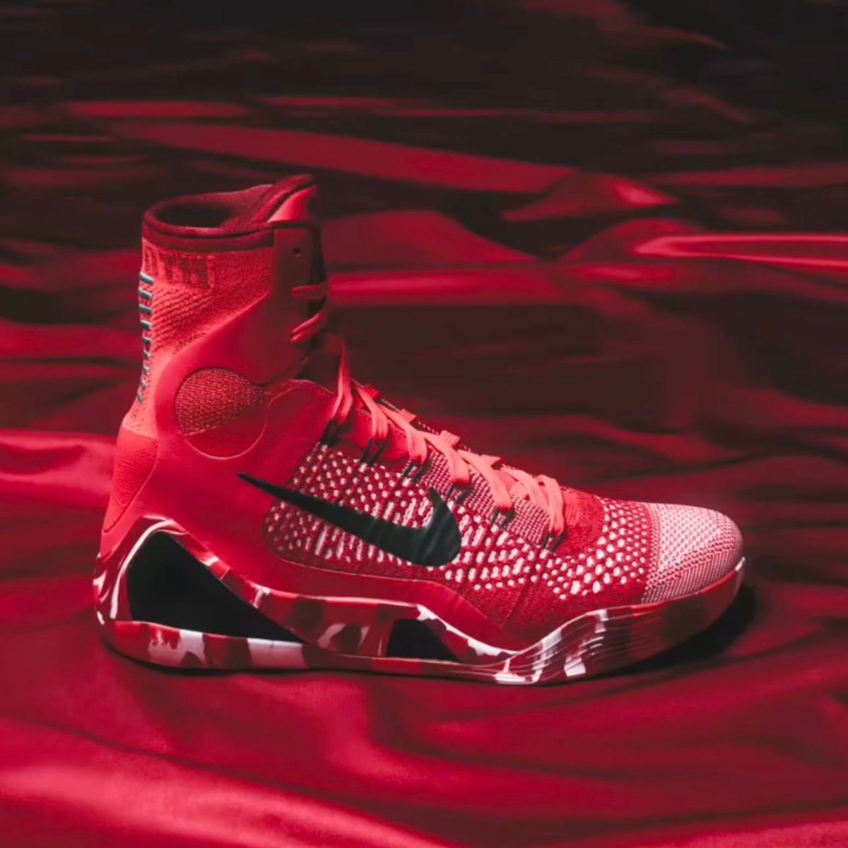 KicksFinder's tweet photo. Vanessa Bryant reveals official imagery of the Nike Kobe 9 Elite High Protro "Christmas" 2024 🐍🎄🎅🏾 @kobebryant @nikebasketball 
December 12th, 2024 https://t.co/06Kt6GDU8G