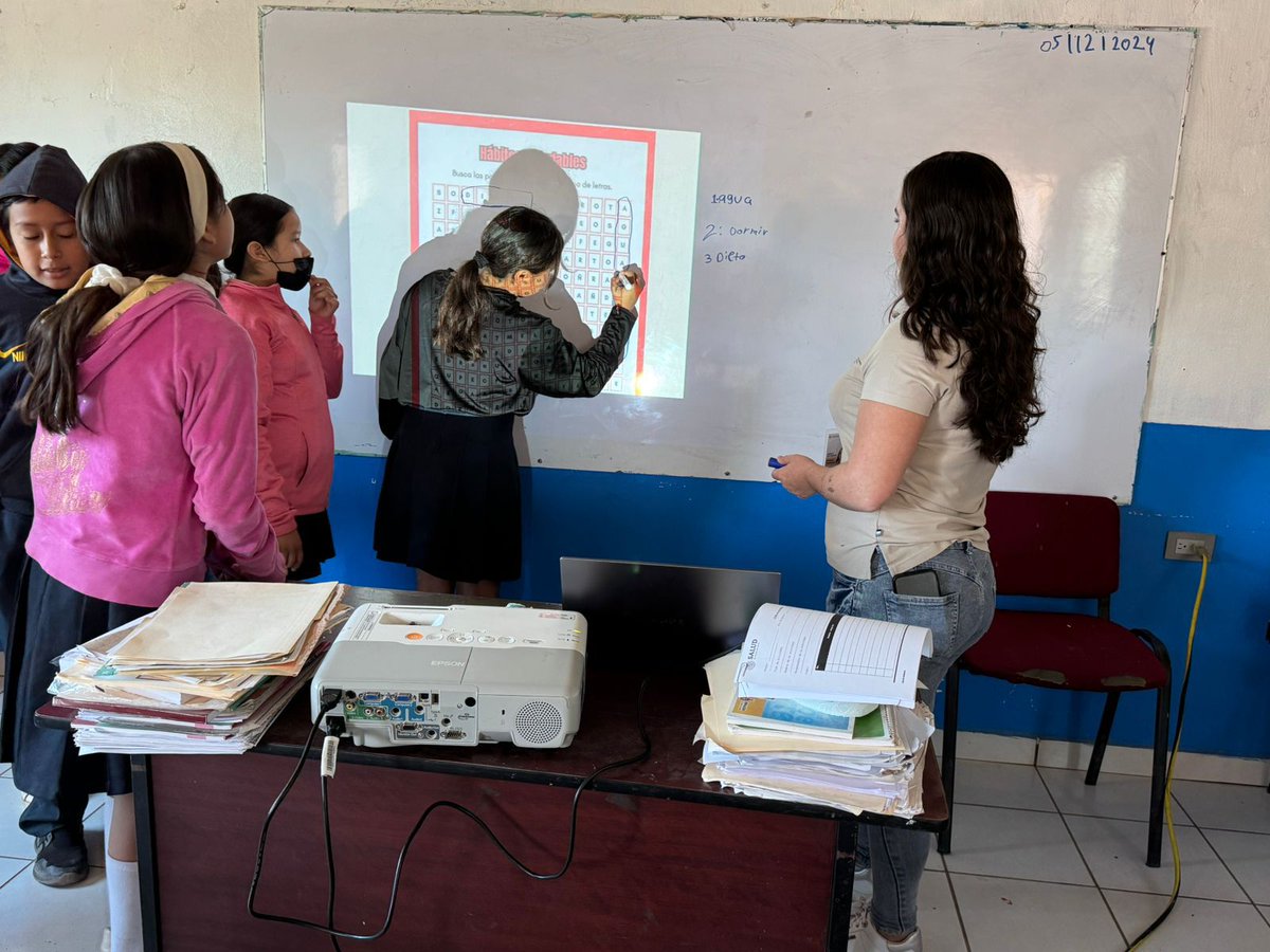 capaelfuerte's tweet photo. UNEME CECOSAMA EL FUERTE. imparte taller de prevencion de consumo de drogas, dirigído a alumnos de Escuela Primaria Benito Juárez del ejido 3 de mayo, El Fuerte

#CEPTCA #CONASAMA #JuntosPorLaPaz
#PorLaSaludMental #Cuidemonos
#CuidemonosJuntos#TransformandoJuntos
#Prevención https://t.co/OvnoTN4vzp