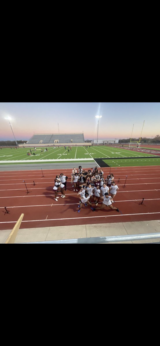 KHSLadyRoosTF's tweet image. Yesterday at practice we got a chance to play with our new toy! Dashr Timing system! 

We did Flying 10s. 

We had 3 young ladies go over 20mph with 2 of them going over 21mph 😳😳😳

#SlowFeetDontEat 
#SpeedKills 
#Dashr