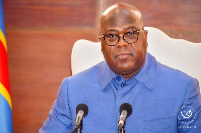DanielUwezo's tweet photo. "Je ne cherche pas un 3e mandat, et je ne veux pas m’éterniser au pvr." Ces propos de Tshisekedi en disent plus sur la connaissance qu'il a de sa bonne/mauvaise gestion du pays. Il avoue sans mieux le dire, qu'il partira. Ce qu'aucun peuple ne voudrait entendre d'un bon leader. https://t.co/c1rqc5qRXj