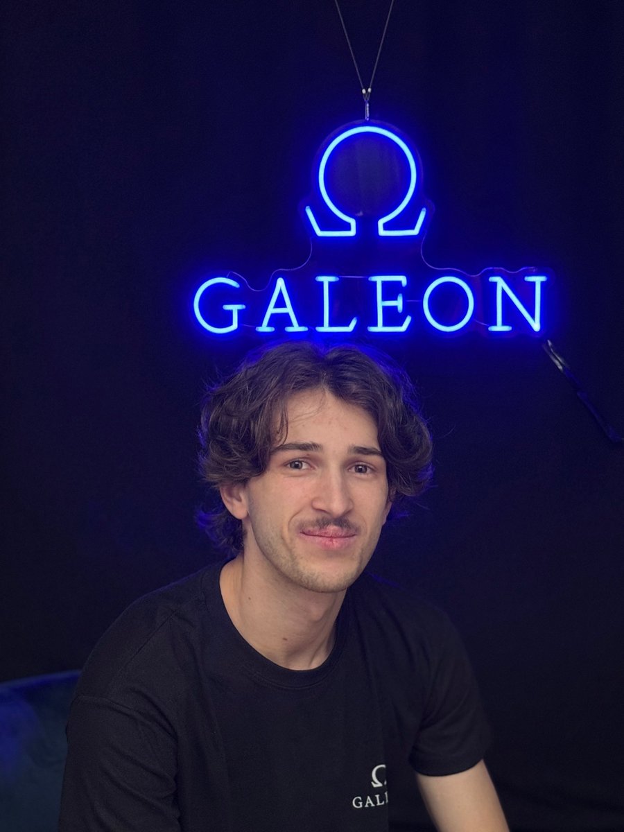 🚀 𝗪𝗲𝗹𝗰𝗼𝗺𝗲 𝗮𝗯𝗼𝗮𝗿𝗱, 𝗦𝗶𝗺𝗼𝗻!  ✨

A new star has joined the #Galeon galaxy: <a href="/simongaspar_/">Simon</a>, our brand-new 𝗣𝗿𝗼𝗱𝘂𝗰𝘁 𝗗𝗲𝘀𝗶𝗴𝗻𝗲𝗿. 🎨💻

With experiences at 𝗜𝗕𝗠 and 𝗔𝗶𝗿 𝗙𝗿𝗮𝗻𝗰𝗲, he’s here to sprinkle some magic on our designs.

💡 𝗙𝘂𝗻 𝗳𝗮𝗰𝘁: