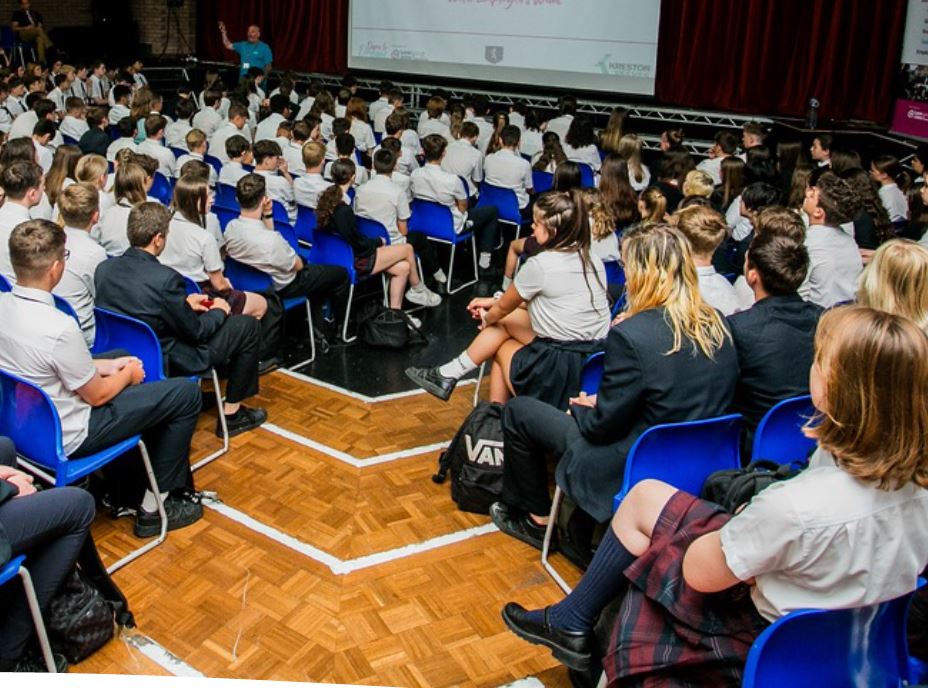 SussexCommFound's tweet image. Our recent #ReachingPotential shows that pupils in #Sussex are lagging behind national averages at #KeyStage2 and #GCSE. Read more to see how the groups we support play a vital role to help overcome these challenges - ow.ly/SbrT50UomXF 
#philanthropy #makingadifference