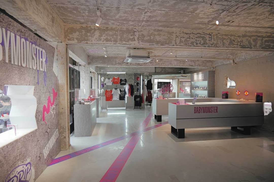 YG Facts (@ygfacts_sprt) on Twitter photo BABYMONSTER's DRIP Pop-Up in Seoul official shots by YG Photographer 📸
#BABYMONSTER #베이비몬스터 <a href="/YGBABYMONSTER_/">BABYMONSTER</a> BABYMONSTER's DRIP Pop-Up in Seoul official shots by YG Photographer 📸
#BABYMONSTER #베이비몬스터 <a href="/YGBABYMONSTER_/">BABYMONSTER</a>