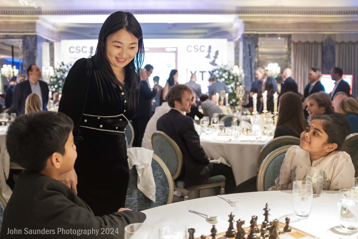 OnTheQueenside's tweet photo. Bodhana 🤝 Ju Wenjun! 🤩

📷: John Saunders
#chess #womeninchess https://t.co/mkkmrMqGZl