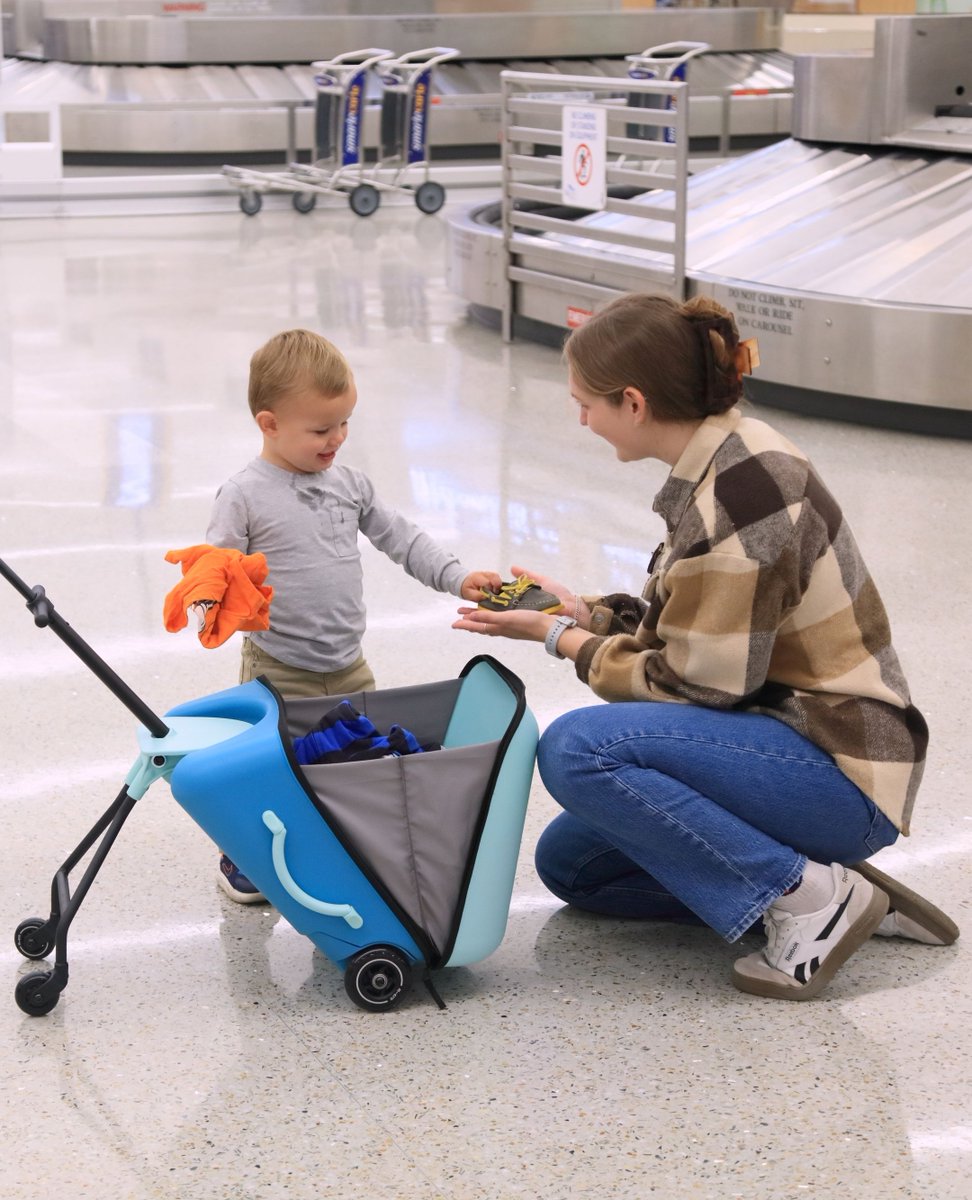 MicroKickboard's tweet image. Introducing: The ultimate holiday travel companion 🤩 Meet the all-new Allrounder Ride-On Travel Cart for ages 18 months+!

Snag one for your holiday travels 👉️ microkickboard.com/products/micro…

#happyholidays #microholidays #travel #holidaytravel #microtravel #scooterluggage