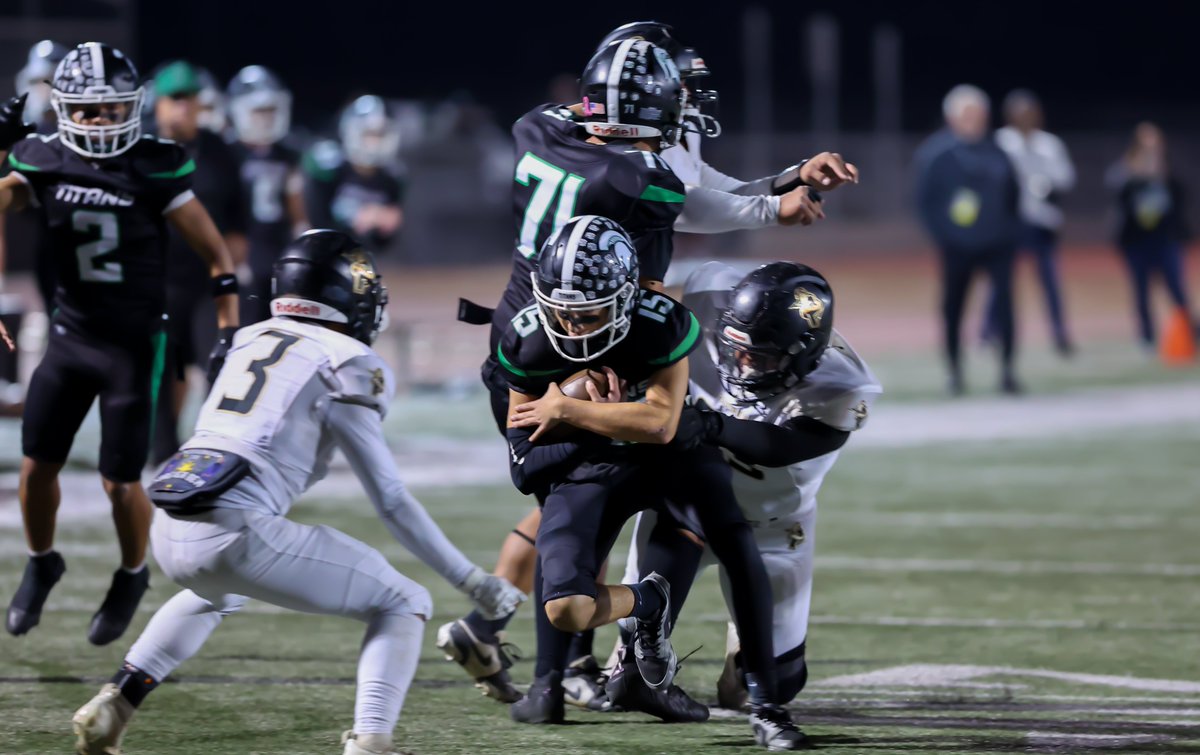 Edgar_Serrano8's tweet photo. Panorama vs Pioneer Football - MAXPREPS Pics

https://t.co/9HoKPdzvav

@PanoramaPythons 
@PanoramaHigh
@TitansPioneer
@Pioneerhighasb https://t.co/EaQDPgwoBE