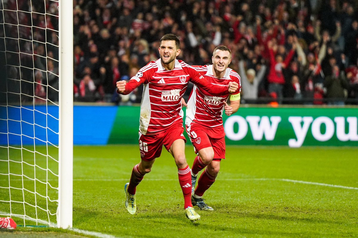 ActuFoot_'s tweet photo. Il y a quelques années, Julien Le Cardinal était vendeur de pizzas, préparateur de commande ou encore cariste pour un salaire de 1 100€ mensuel.

Ce soir, à 27 ans, il est buteur en Ligue des Champions face au PSV pour le Stade Brestois, actuellement 3ème de la compétition. 🤩❤️🤍