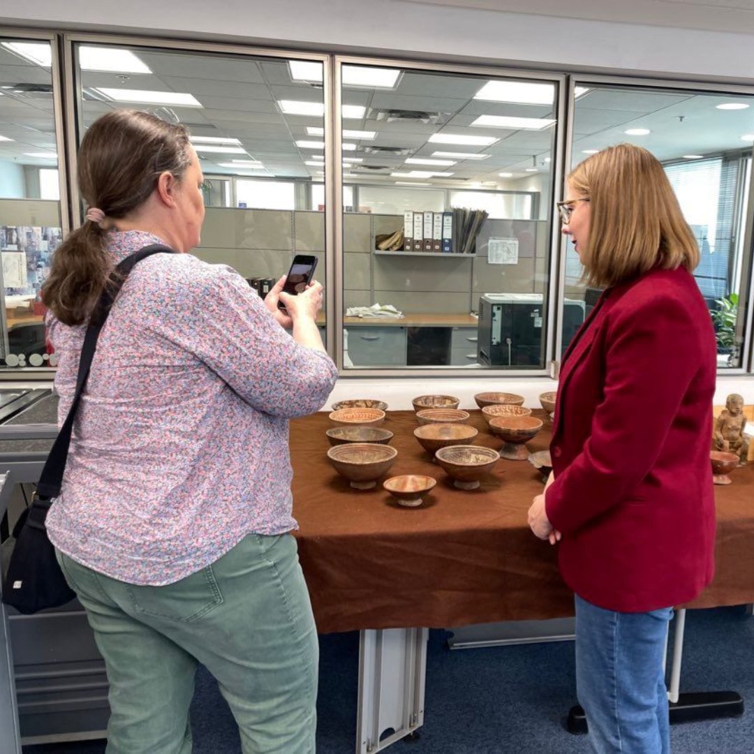 Banrepcultural's tweet photo. 📸 Así se ve cuando la Universidad de Cambridge y el #MuseoDelOro colaboran en el proyecto #Reverseaction para investigar sobre la orfebrería prehispánica y las estructuras tecnológicas complejas de esa época.
👉 Lee sobre la investigación en: https://t.co/VLIqb8DXQ5 https://t.co/axAtWubPgy