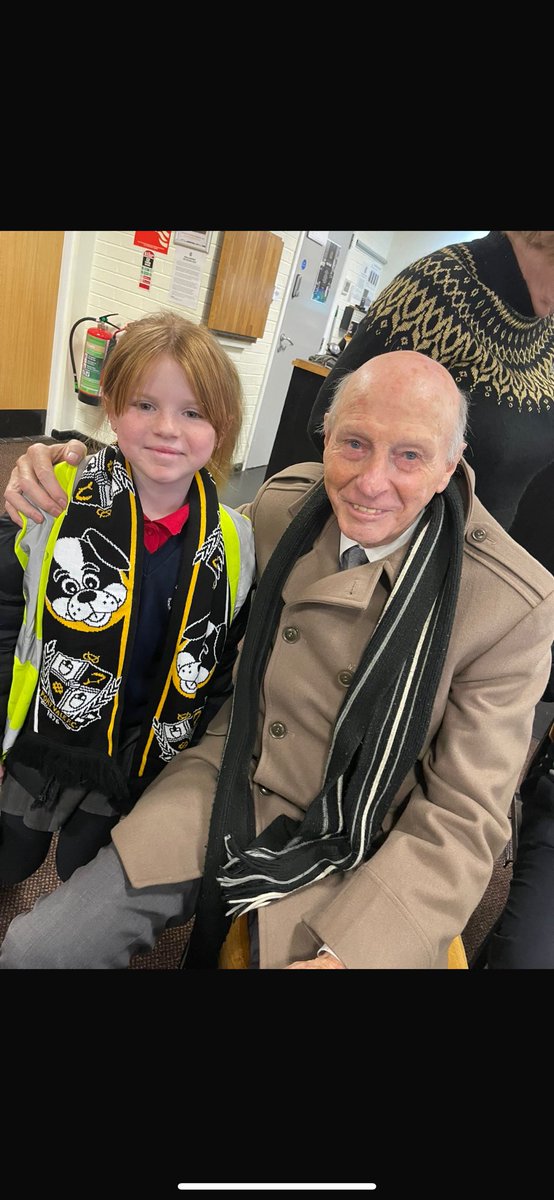 LeeRuby10's tweet image. My little girl with the main men during her school show at vale today ⚽️⚽️⚽️⚽️ #pvfc #portvale