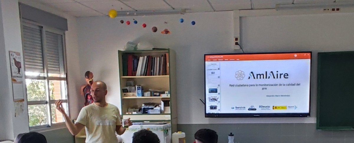 ernestocoy2's tweet photo. ¿Una iniciativa que combina divulgación científica, movilidad sostenible y un enfoque solidario que inspire a nuestro alumnado? Nos ha visitado Alex Marín con su proyecto @Scicling y #proyecto AmiAire  para despertar las vocaciones científicas entre nuestro alumnado. ¡Magnífico! https://t.co/GmpqutMCzV