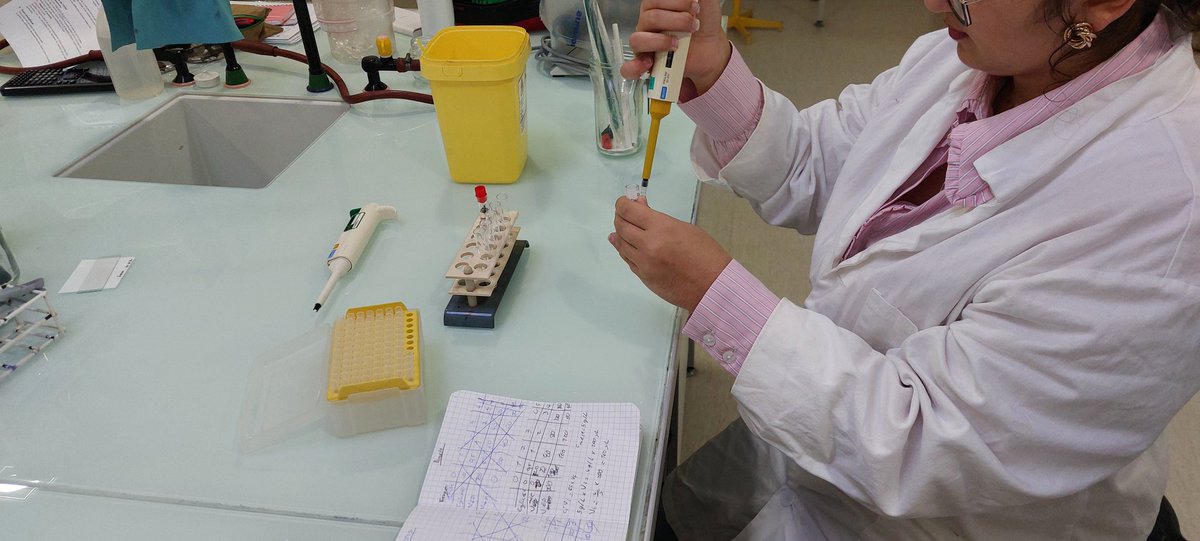 EGoutines's tweet photo. Découverte du BTS ABM et du métier de technicien de laboratoire pour nos @Tst2S du @LyceeSaverne. On travaille l'orientation en même temps que l'on complète nos connaissances;). Merci de l'accueil aux élèves de @carayonk du lycée @LyceeHessel31 https://t.co/vQMo1SpMji