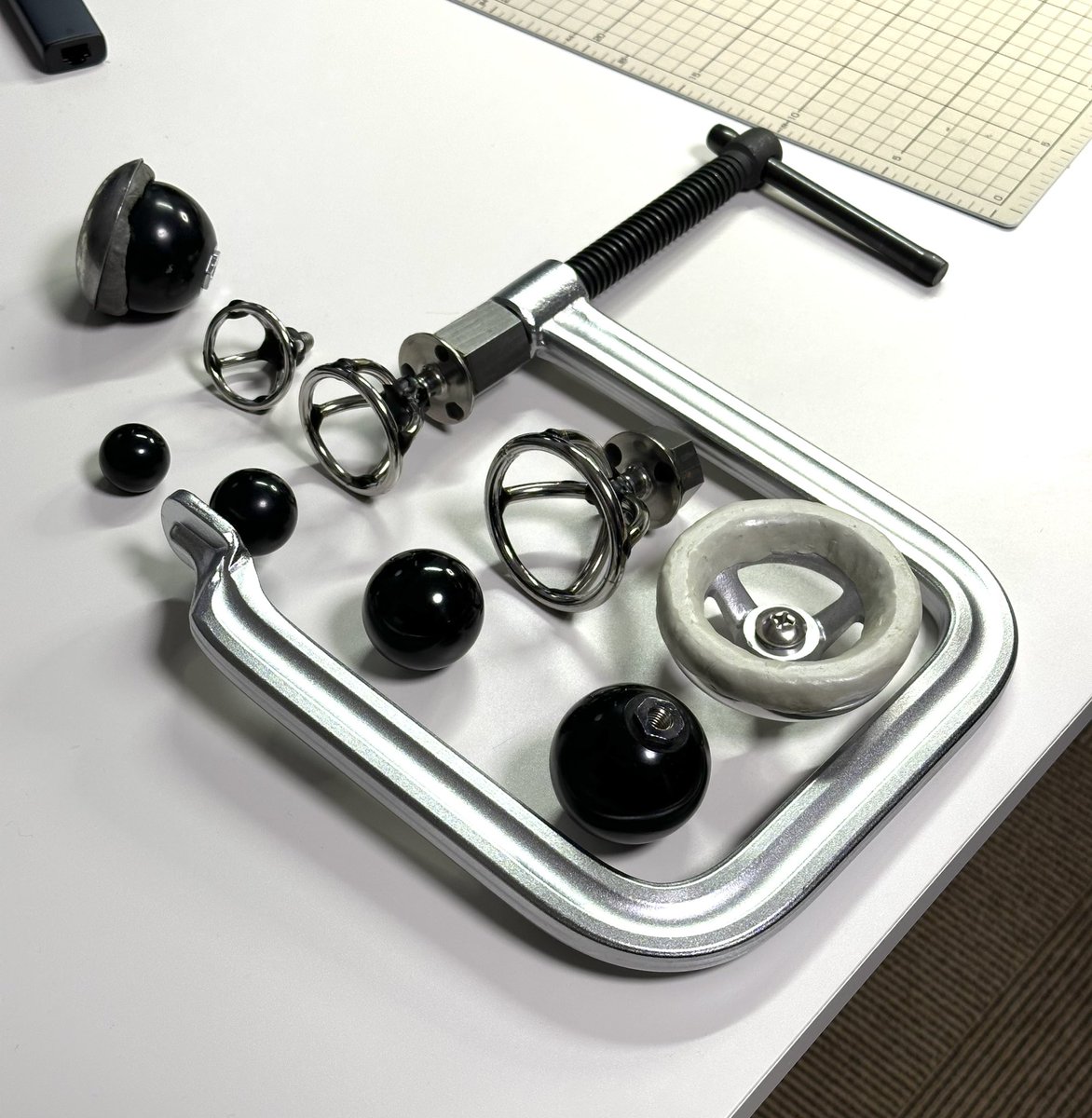 スキーブーツ シェル出し工具 ピンチクリアー 左足の小指の付け根がスキーブーツに当たって痛いのでシェル出し