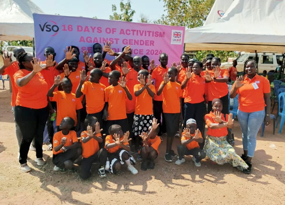 VSO_Uganda's tweet image. What if we started engaging them earlier?, grooming a generation of violent-free minds? this #16DOA24 we engaged young people in BidiBidi Refugee Settlement, joining the world voices because there's #NoExcuse for any form of Violence against women &Girls @VSO_Intl @UNHCRuganda