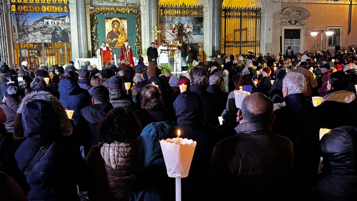 fabiogui64's tweet photo. #SantaMariainTrastevere. 
Preghiera per la #Pace con il cardinale Matteo #Zuppi. 
Abbiamo tutti bisogno della Pace
#10dicembre https://t.co/3cBpvGaxrN