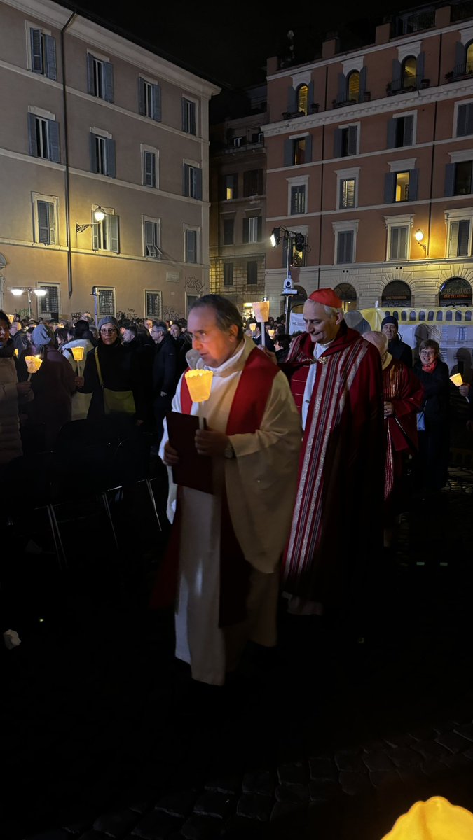 fabiogui64's tweet photo. #SantaMariainTrastevere. 
Preghiera per la #Pace con il cardinale Matteo #Zuppi. 
Abbiamo tutti bisogno della Pace
#10dicembre https://t.co/3cBpvGaxrN