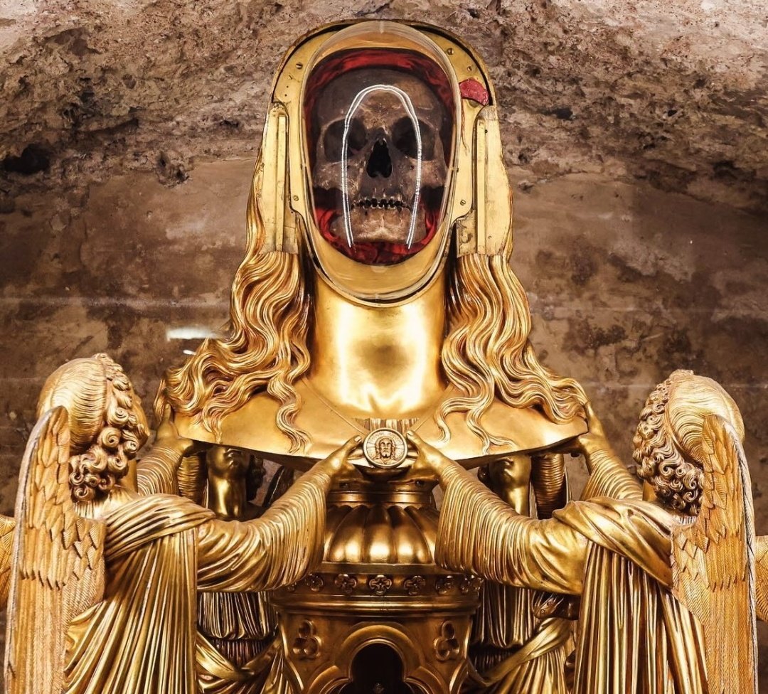 BiancoDavinci's tweet photo. The purported skull of Mary Magdalene displayed in a golden reliquary at the basilica of Saint-Maximin-la-Sainte-Baume in Southern France. https://t.co/xuMXbp2qSf