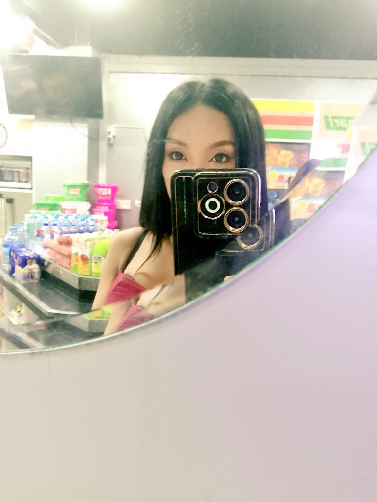 HanLay97543's tweet photo. Miss you 😘 https://t.co/cwdNCGPyFf