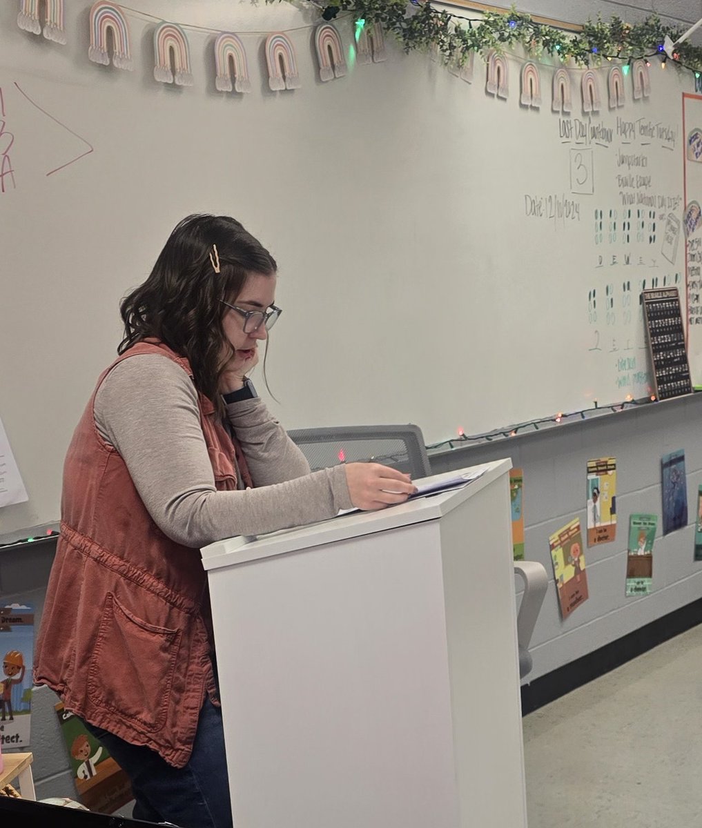 ChhsMightyStang's tweet photo. Today is Dewey Decimal System Day and we had a special guest! @L_e_quick21 We appreciate Mrs.McCarver so much. 📖 📕@DCSeNews https://t.co/lAVmY2rQs2