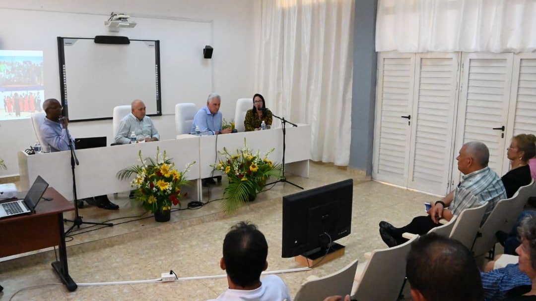 El último punto en la "Ciudad de los Parques" fue la sede "Óscar Lucero Moya", de la Universidad de #Holguín. Nos informaron sobre los principales proyectos y la labor que realiza el Consejo de Ciencia e Innovación en esta institución. #UnidosXCuba