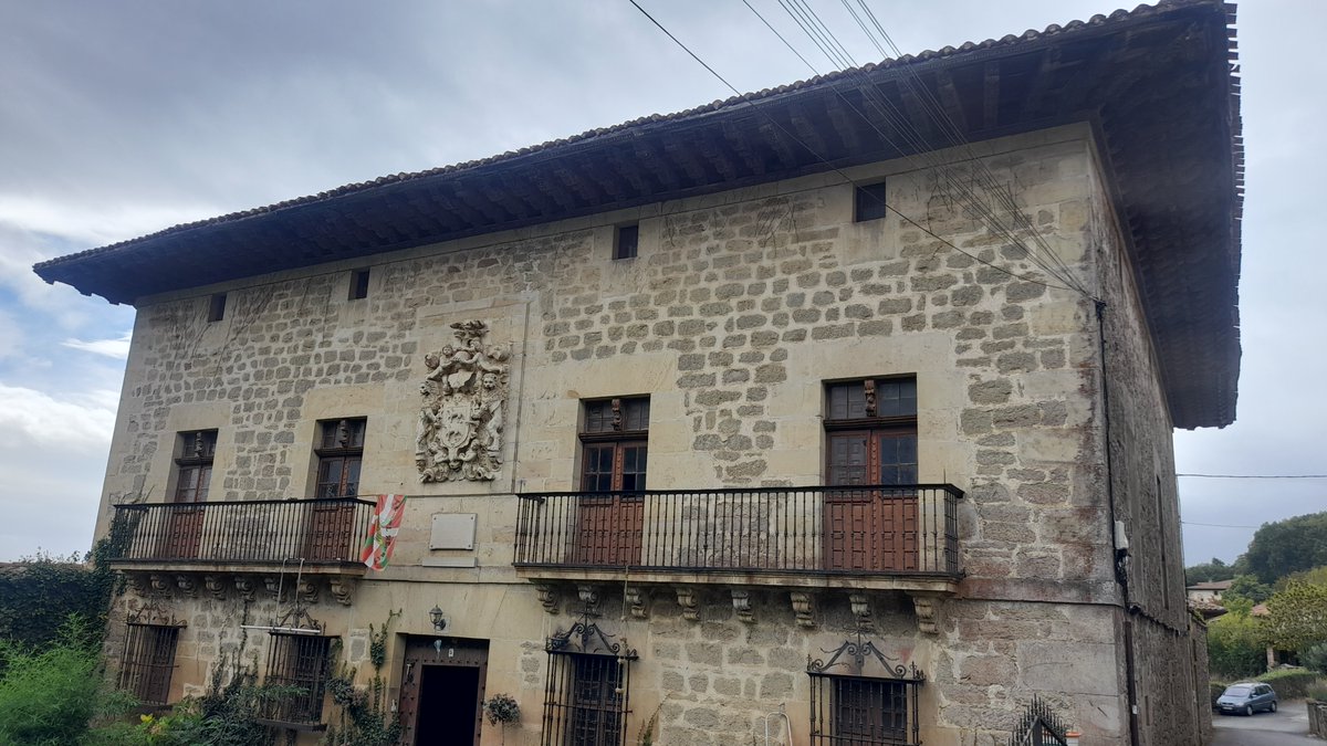 radio_vitoria's tweet image. #Herrian 🎙️Entre casas fuertes, torres solariegas y los templos de #Letona #Manurga y #Olano 👉 @AlavaMedieval 

eitb.eus/es/radio/radio…