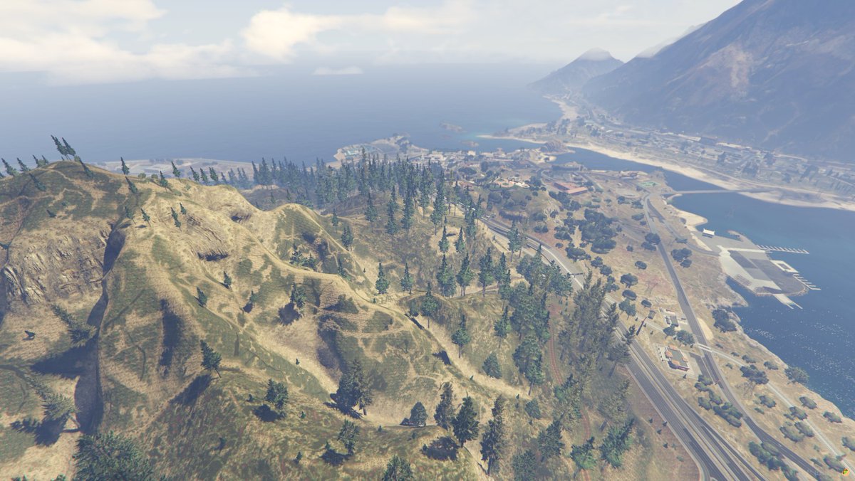 The new Roxwood update also improves and enhances the previous chunks, as the statepark area, which adds more material and grass variations to the countryside, aswell as a new trail path and more vegetation in general