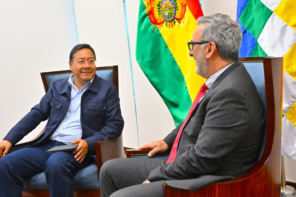 Hoy recibimos en Casa Grande del Pueblo a Edison Lanza, jefe de la misión de la <a href="/OEA_oficial/">OEA</a> que observará las elecciones judiciales programadas para el próximo 15 de diciembre. Como Estado Plurinacional de Bolivia reafirmamos nuestro compromiso de proporcionar todas las