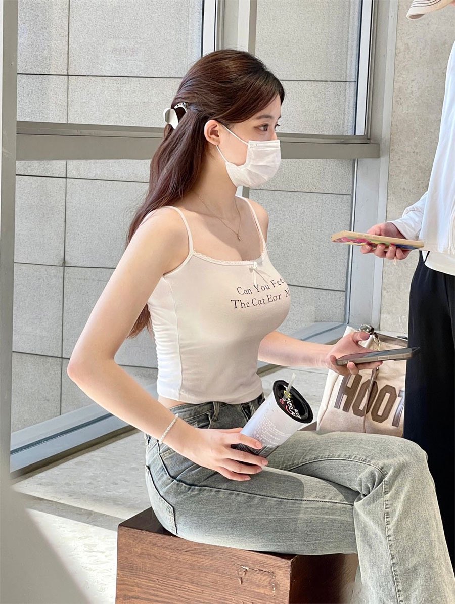 这个女大小姐姐是谁，经常刷到她的照片！ https://t.co/C5mZsqAni5