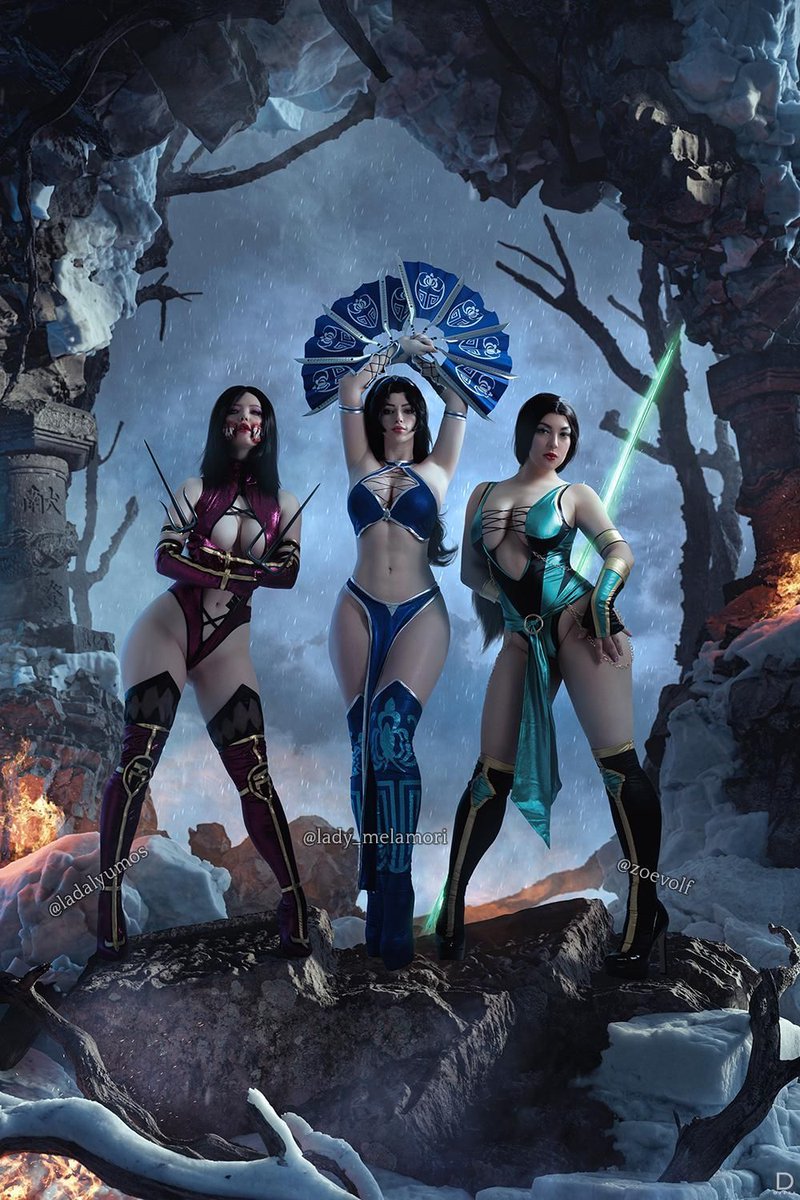 RealmKast's tweet photo. Flawless victory! ⚔️
🔥 Mileena, Kitana, and Jade cosplay by the amazing @ladalyumos @lady_melamori and @zoevolf! 💥
😍 These warriors are ready for kombat!
Submit your Kreations on @MK_Online https://t.co/mo14Hefwhr
#MortalKombat #Cosplay #Kosplay #MK1 https://t.co/AcudRik1s8
