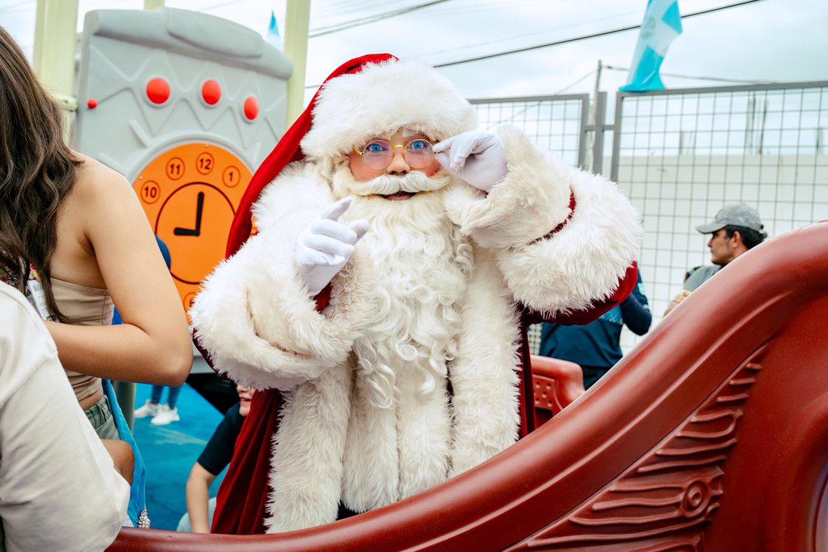 Estamos muy felices de hacer la entrega oficial de nuestro regalo de esta #Navidad 🎁🎄✨ El parque de Costa Azul ✨ estamos seguros que este espacio será cuna de muchas sonrisas, alegría y unión familiar en la comunidad ✨