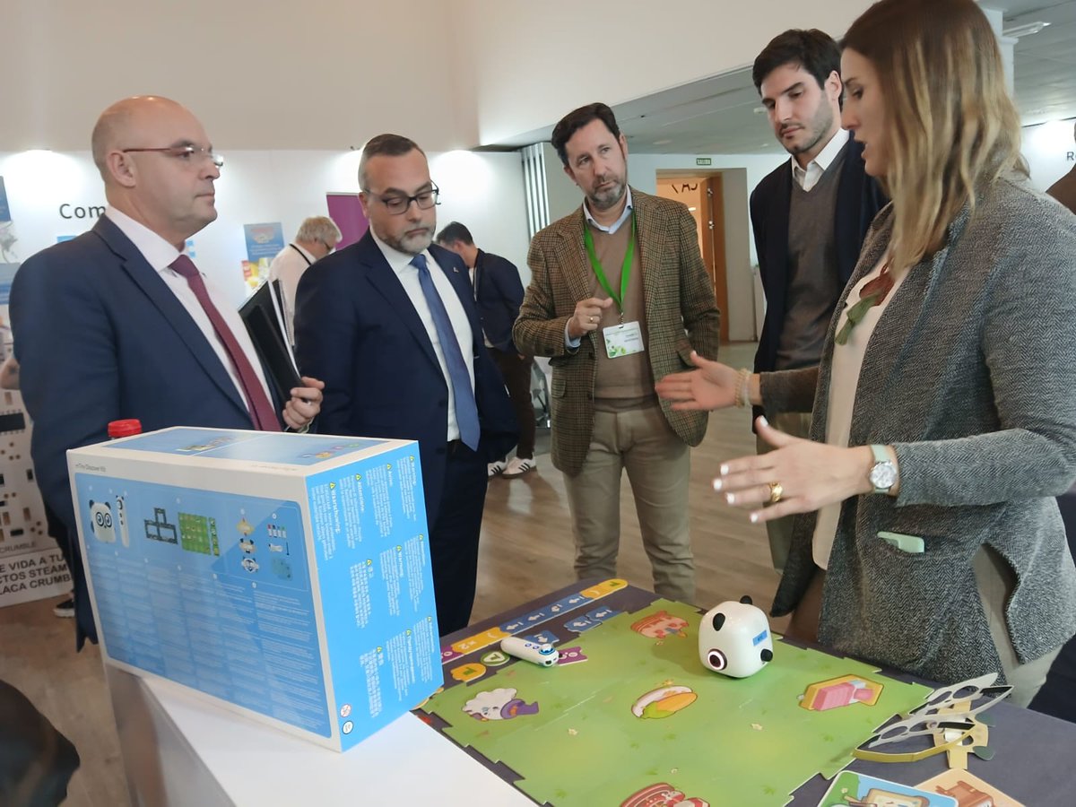 La educación andaluza del futuro se ha hecho hoy presente en Sevilla, donde se ha celebrado junto a <a href="/sandetel/">SANDETEL</a>, el Simposio del Programa 4.0 sobre el buen uso y las novedades de la tecnología educativa aplicada al aula. Ha asistido el viceconsejero, Pablo Quesada.