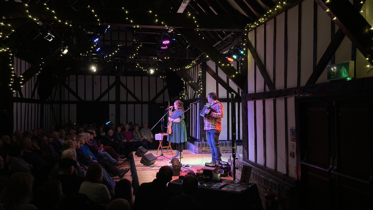 It’s beginning to look a bit like Christmas…

#livemusic #folk #christmas