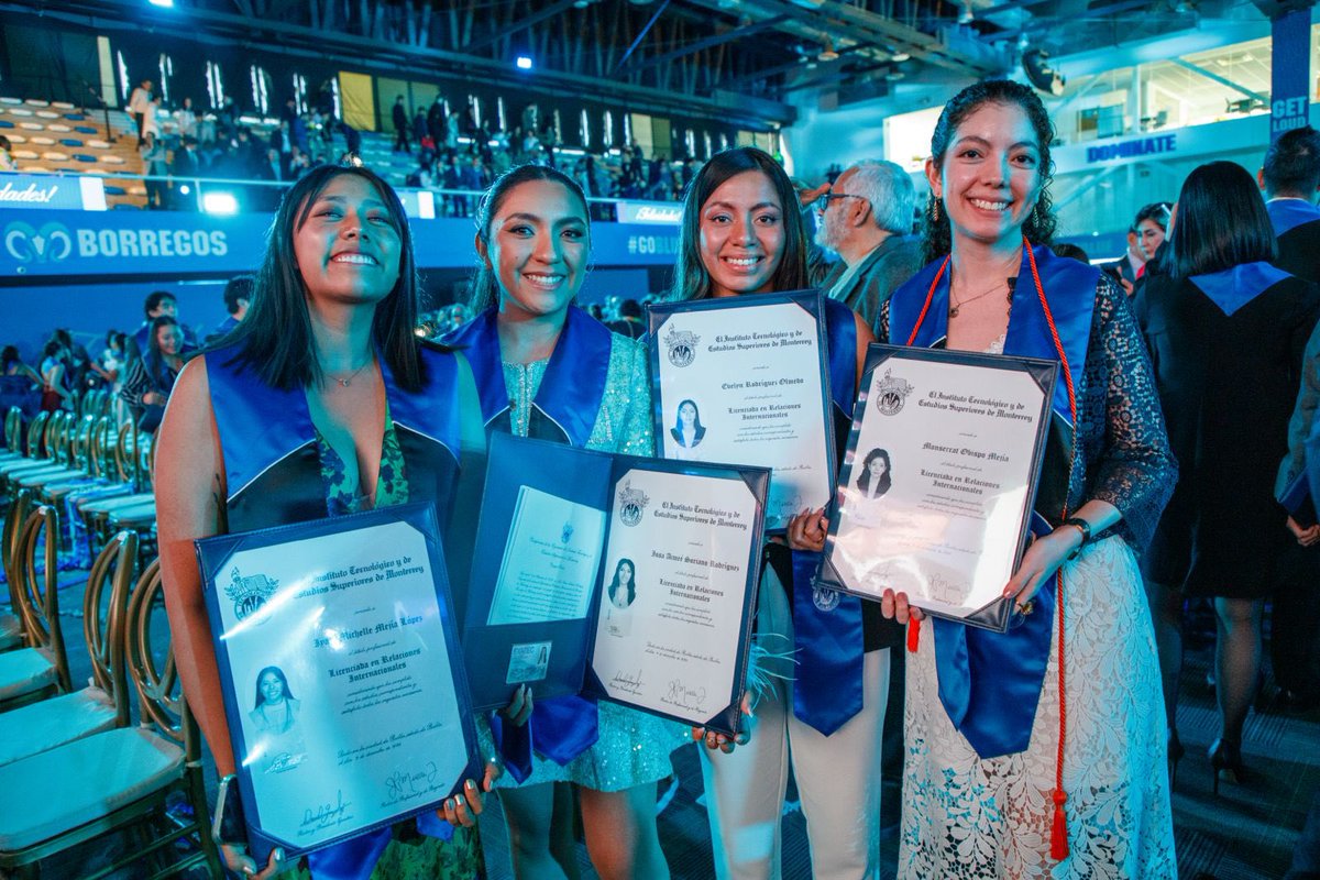 jpmurra's tweet photo. Qué orgullo ver el entusiasmo de las y los graduados en la ceremonia de graduación de @TECcampusPUE. Gracias a Manuel Gancedo por sus palabras, y por motivar a nuestros estudiantes a dar lo mejor de sí en todo momento y en todas las áreas. ¡Felicidades! https://t.co/2H38kOGNZz