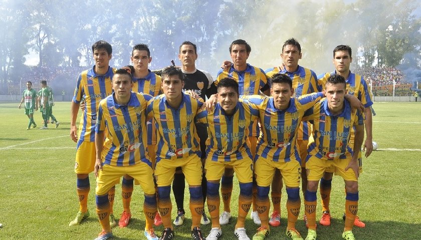JuveSanLuis's tweet photo. NUEVE AÑOS DONDE TODO SAN LUIS SE PINTÓ DE AURIAZUL🇺🇦⚽️🏆
#Ascenso2015 https://t.co/83h1xmaQxT