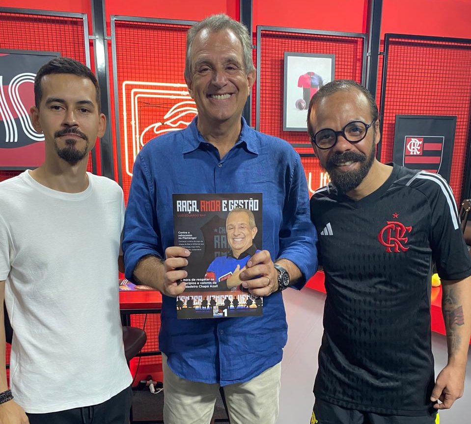 PoetaTulio's tweet photo. Certeza de que atingimos milhares de pessoas através do @BlogSerFlamengo, mas, somando ao @ColunadoFla, foram milhões que buscaram se informar sobre a política e a eleição do #Flamengo. No entanto, não quero falar de números; eles são frios e podem ser usados de várias formas. Quero falar de qualidade!

Esta eleição, sem dúvida, foi a de melhor cobertura da qual participei desde 2012. E isso se deve a um público qualificado e engajado, a dezenas de pessoas que se propuseram a conversar e debater o Flamengo no mais alto nível, e a toda equipe do Coluna, composta por Anderson Cavalcante, Leandro Martins e Paulo Barcelos na produção; @higorsneves na redação; @yurivsobral nas redes sociais; e o incansável e gigante @LeoJoseReporter, um monstro na cobertura da votação. Meus amigos de blog, @GilsonFlaLima e @gabrieelcrf, e o nosso camisa 10 e amigo, @SimonLedo, também foram essenciais.

Agradeço à assessoria do @MGMFlamengo pela relação nos últimos meses, especialmente ao Maurício e ao Wellington Silva, que conduziram uma campanha limpa e extremamente propositiva, contribuindo muito para o debate qualificado da eleição. Saem maiores deste pleito!

Agradeço também à assessoria do @BapLuizEduardo, especialmente ao Bap e ao Willeman, que enriqueceram o debate sobre profissionalismo, governança e gestão do futebol. Agora, vocês têm uma responsabilidade gigante nas mãos. Torço para que tomem as melhores decisões para o clube e acabem com as perseguições internas, algo recorrente desde 2019. Estarei atento nos próximos três anos. Parabéns pela vitória!

Agradeço ainda aos pré-candidatos Delair Dumbrosck, @WallimFla e Pedro Paulo. Muito obrigado por se disporem a debater o melhor para o Flamengo conosco!

Agradeço à minha família! Amo vocês! Haja paciência comigo! Sem vocês, nada seria possível.

Dedico esta cobertura à minha eterna amiga, Vivi Mariano, minha parceira política no Flamengo desde 2012, que inspirou o início e a execução desse trabalho ao longo de cinco eleições. Você faz muita falta aqui!

Enfim, "a democracia começa pelo Flamengo!"