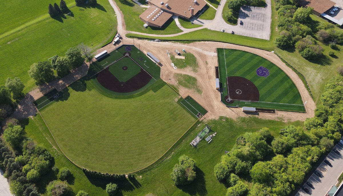 ByrneAndJones's tweet photo. Another successful university partnership complete 🤝 Byrne & Jones Sports continues its commitment to elevating college athletics with dual custom-branded fields for Rockford University.
@RockfordRegents @regent_softball @RegentBaseball
#TurfTuesday https://t.co/x8s6ghjGt4