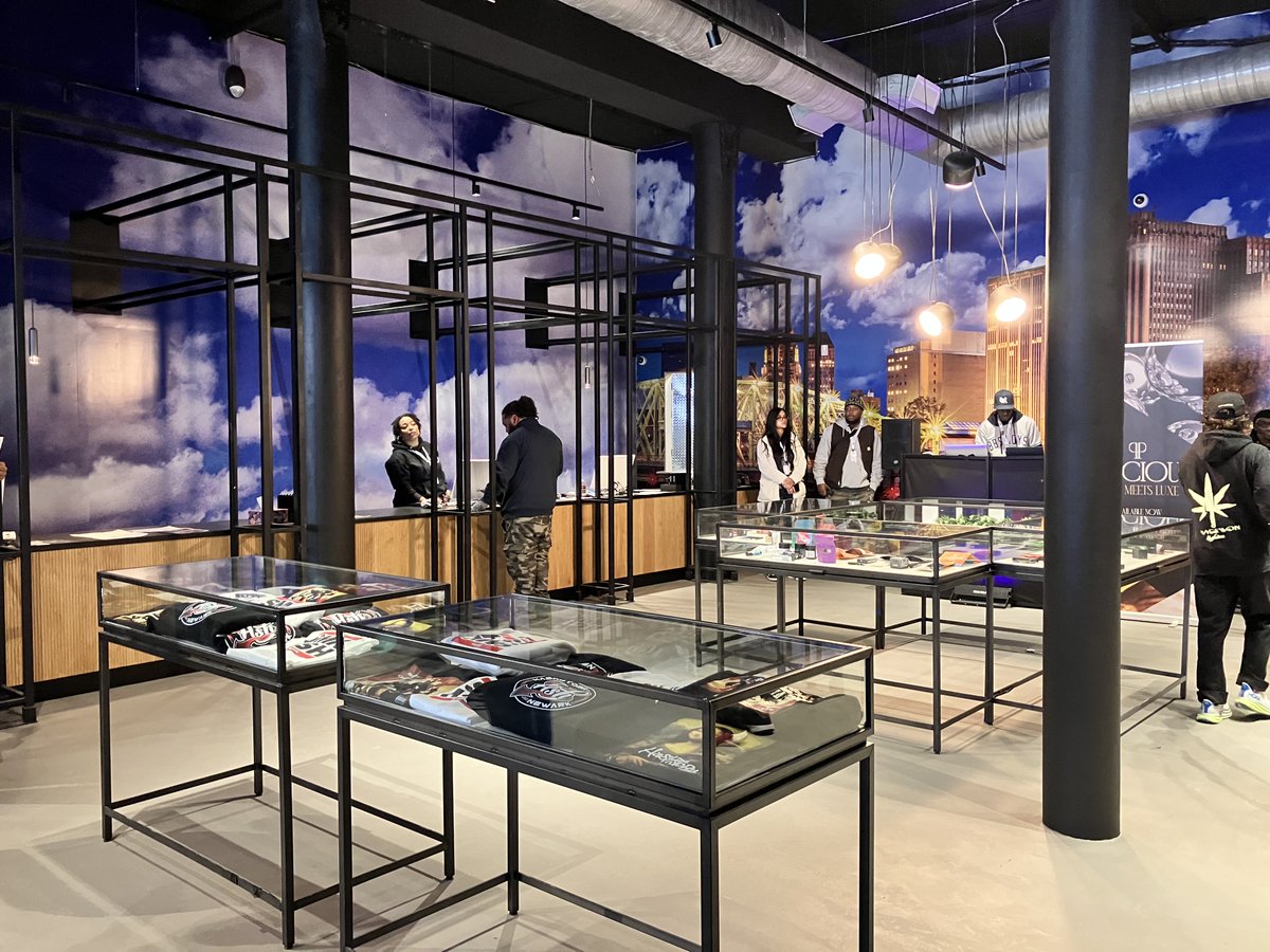 investnewark's tweet photo. Last month, @Hashstoria opened in Downtown Newark at 799 Broad St!  Founded by Raekwon the Chef (@raekwon), the business drew huge lines for their grand opening.

#Hashstoria #NewarkBusiness #CannabisBusiness #NewarkNJ https://t.co/ITiWs6ky8H