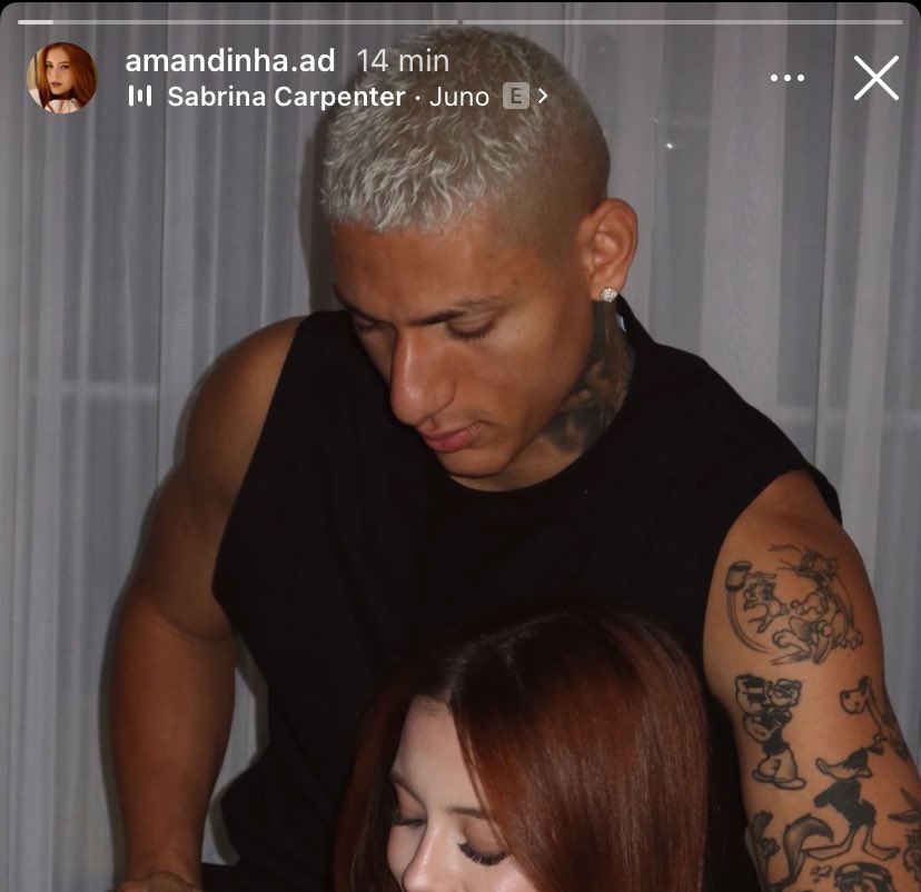 madeclin's tweet photo. a música dela e a dele KKKKKKKKKKKKKK mt bom https://t.co/6HwTsDwuEM