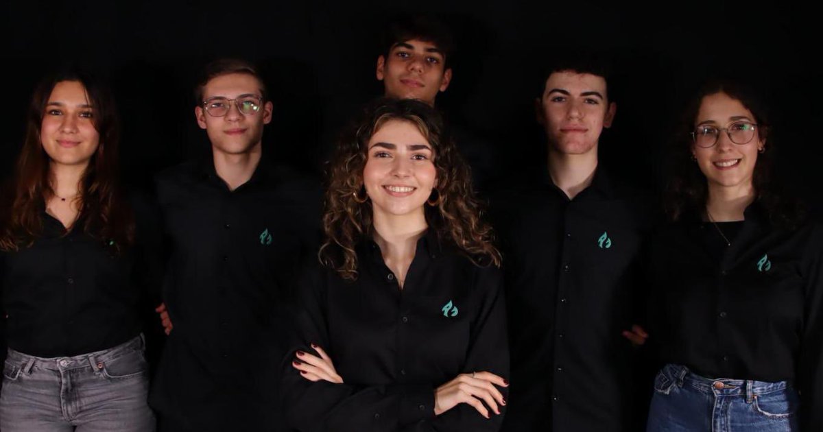 projectone_1_'s tweet image. It doesn’t matter how big the challenge is, what matters is the greatness of our union!

A special thanks to the professional curse of Audiovisuais from our school Camilo Castelo Branco for their help with our photos!

#f1 #f1inschools #penseindustria #citeve #portugal