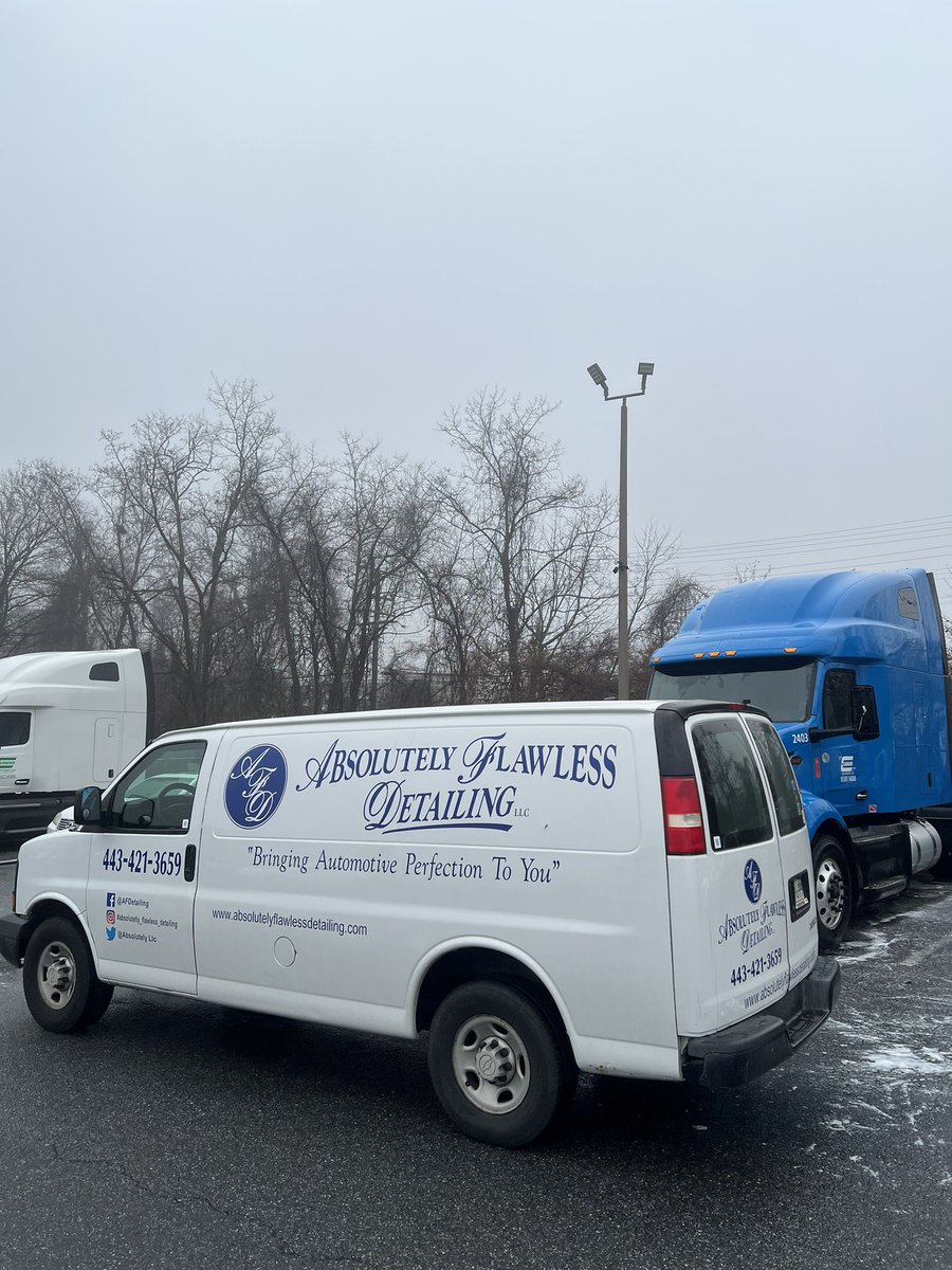 AbsolutelyLlc's tweet image. After our #fulldetail package, this sleeper cab looks as good as new &amp;amp; all ready for a new driver! 🚛🚿🛁🪣🧴🧽🧼🪥🧹🤩💯 #mobiledetailing #commercialdetailing #semitruckdetailing #bringingautomotiveperfectiontoyou