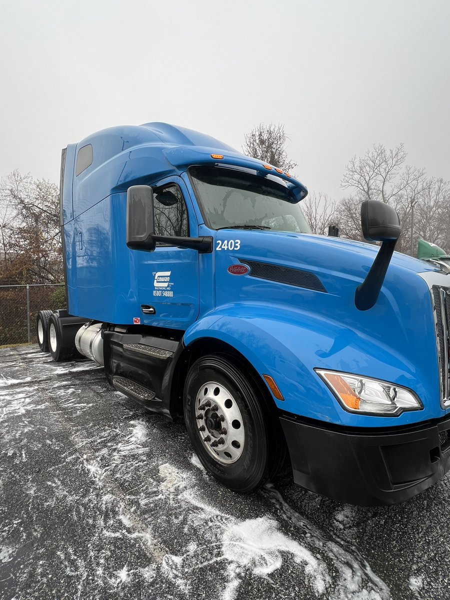 AbsolutelyLlc's tweet image. After our #fulldetail package, this sleeper cab looks as good as new &amp;amp; all ready for a new driver! 🚛🚿🛁🪣🧴🧽🧼🪥🧹🤩💯 #mobiledetailing #commercialdetailing #semitruckdetailing #bringingautomotiveperfectiontoyou