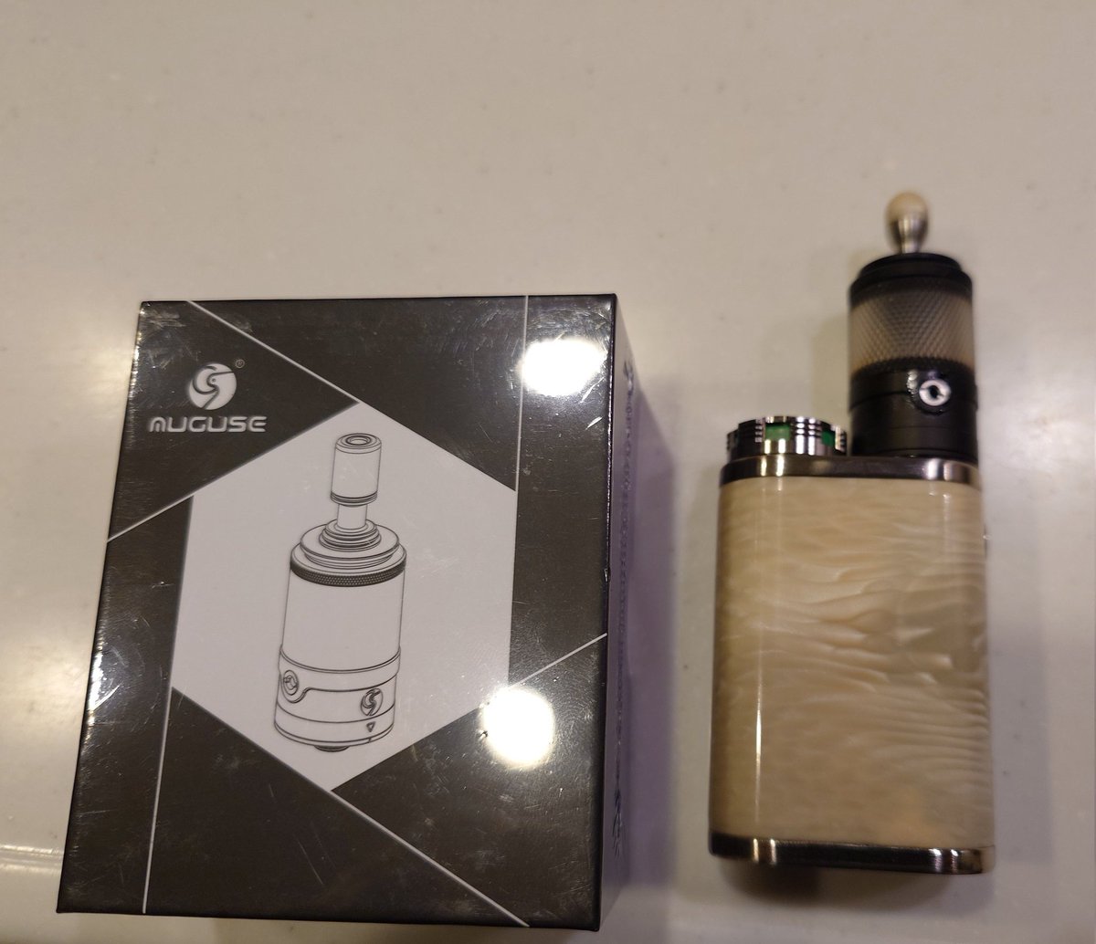 4xF5CwNd4YOyBgl's tweet photo. おはようございます☀⛅☺️👍️
朝の一服🚬✨️
★Auguse Era RTA V3( 22mm)
意外に良かったのでシルバー追加!!😅
#Auguse
#RTA
#Era https://t.co/hfbAKRSSEK