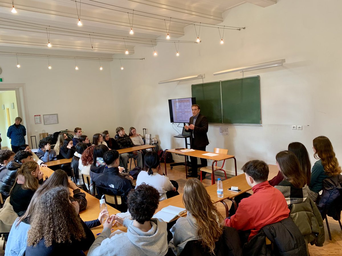 inslallauna's tweet photo. Millorem el nostre francès 🤗Estada lingüística a Montpellier. Una setmana d'immersió total. #batxibac #batxillerat https://t.co/Z2BJbH3Xq4