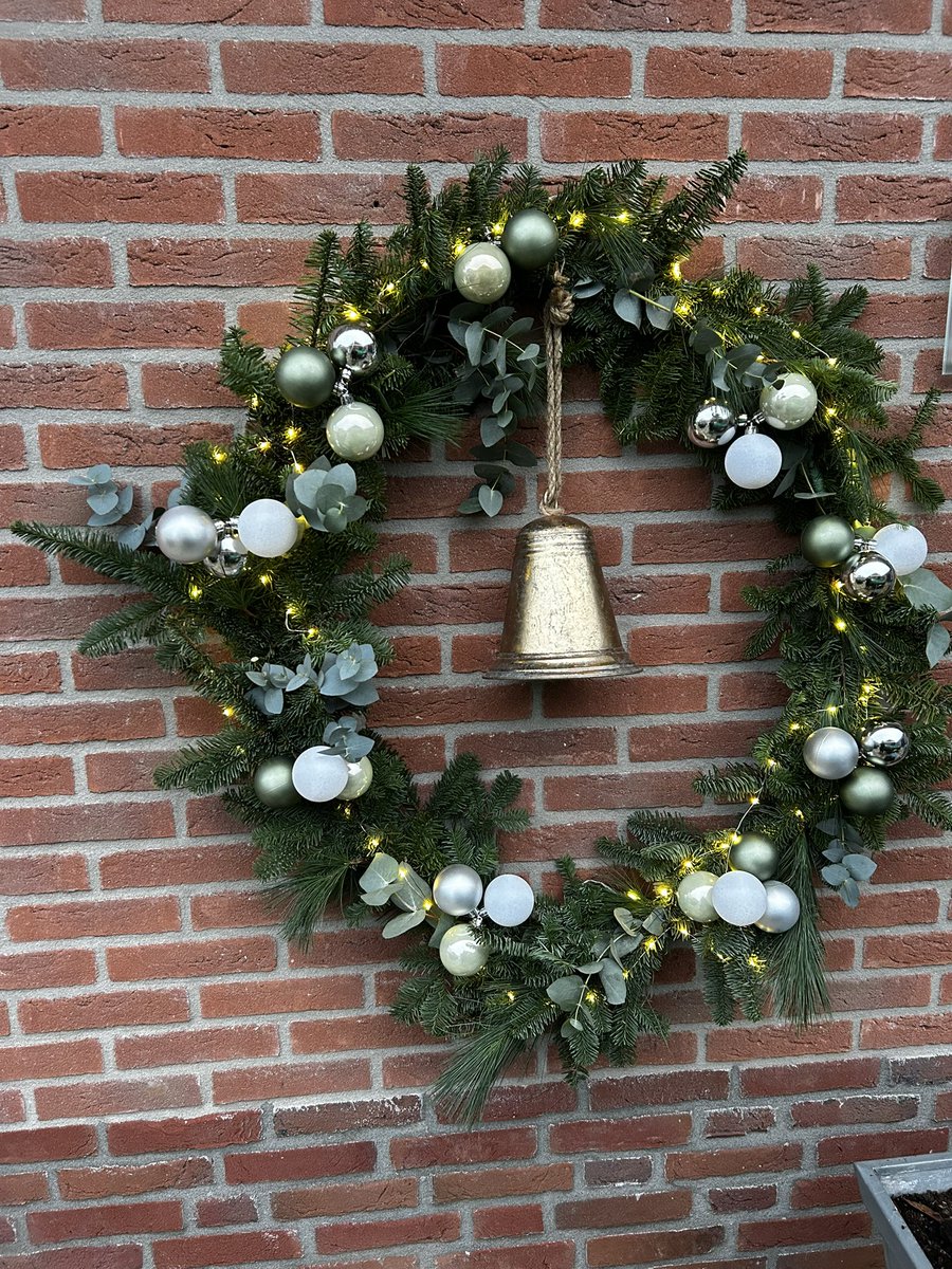 Hipspul's tweet photo. Ik deed weer eens wat! De ring is 80cm! #kerst #Knutsel #HipSpul https://t.co/28jSPP4uQS
